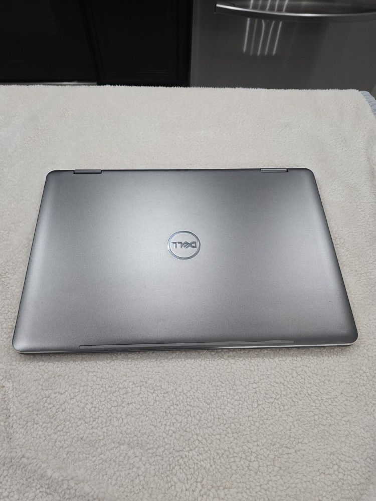Dell Inspiron 17 7000 Series – 17.3” Touchscreen 2-in-1 | i7 | 16GB RAM | 1TB SSD – Excellent Condition
