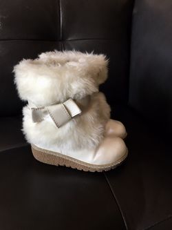 White leather and fur toddler girls boots size 7