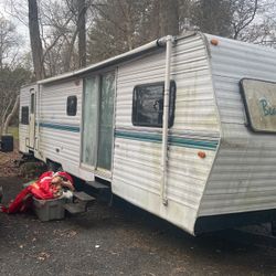 36ft Beachcomber Camper Needs Some Work Everything Works On The Inside 