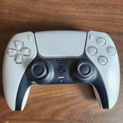 Playstation 5 Controller (White)