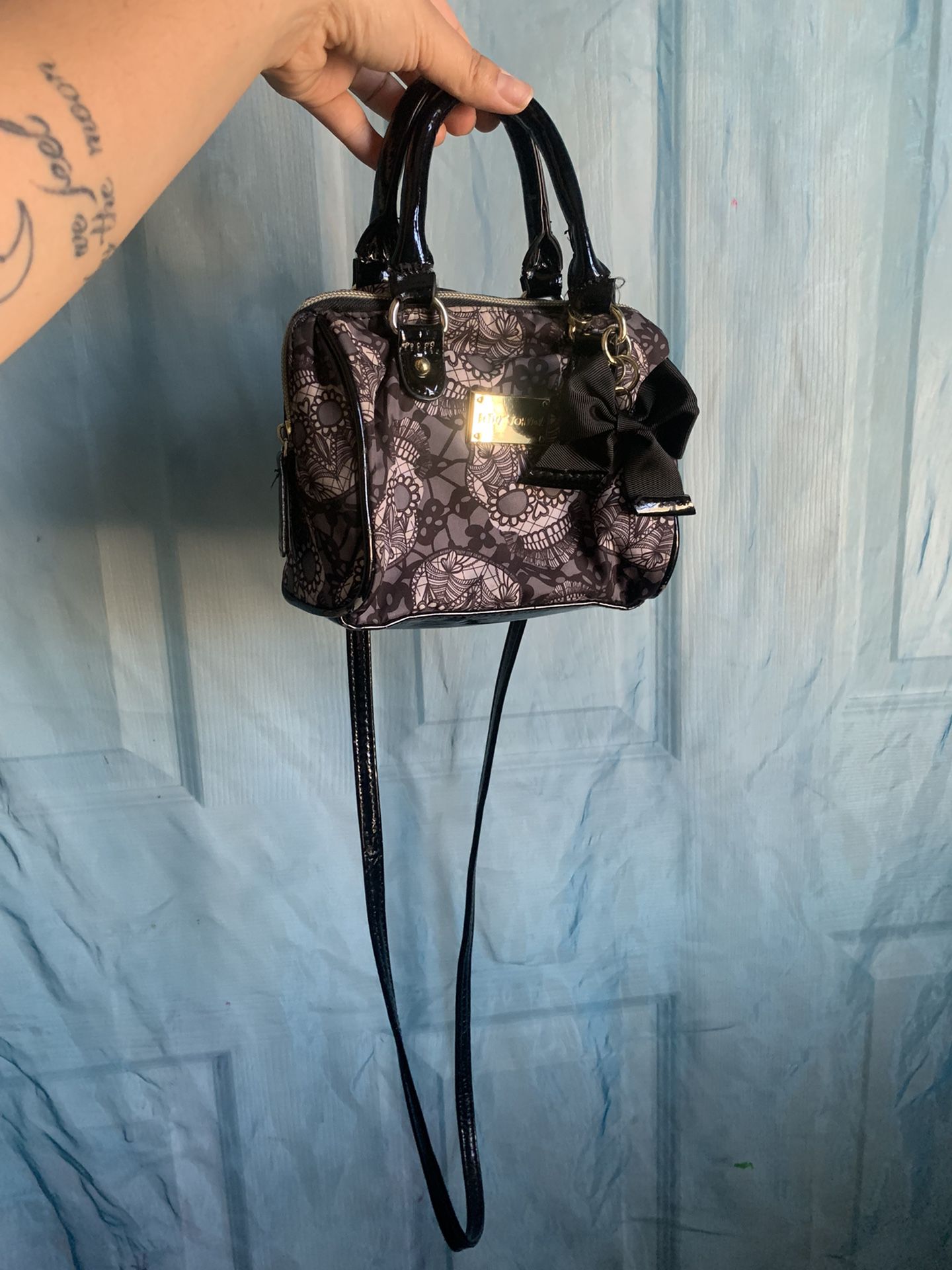 LV Bag for Sale in Tolleson, AZ - OfferUp