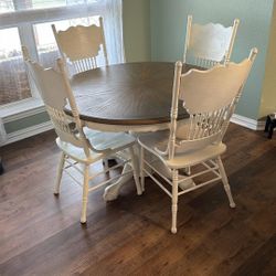 Table w/ 4 Chairs