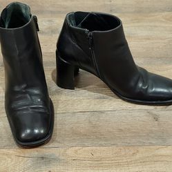 Via Spiga Black Leather Boots size Woman's 6 