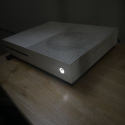 Xbox One S (1st Gen) 4controllers And Over 20 Games