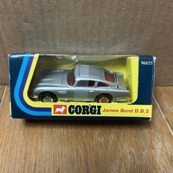 1995 Corgi 96655 James Bond Austin Martin Die Cast Car