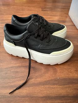 UGG platform fashion sneaker