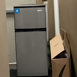 Compact Refrigerator Freezer 