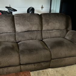 Manual reclining sofa and loveseat  Excellent Condition No Rips   Or Stain 