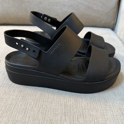 Women’s Brooklyn Crocs Sz. 10