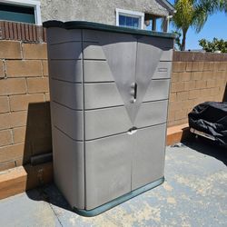Rubbermaid outdoor storage Shed, good condition