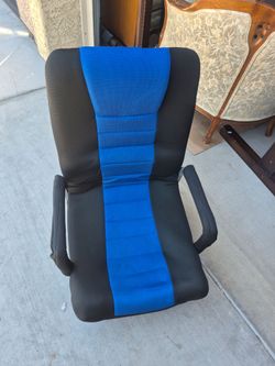 Swivel gaming chair 360 degree, Multipurpose floor chair,  in very good condition