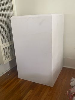 WHITE WOODEN PLINTH STOOL DISPLAY STAND