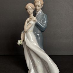 Lladro Everlasting Love Couple Figurine
