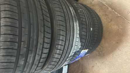 265/35R22