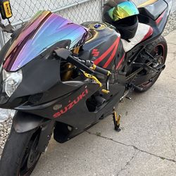 2004 Suzuki GSXR-1000 Black and Red