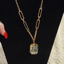 Gold  Necklace With Pendant 