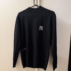 New York Yankees crew neck sweater Medium