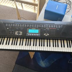 Casio WK1300  76 Key Electric Piano 