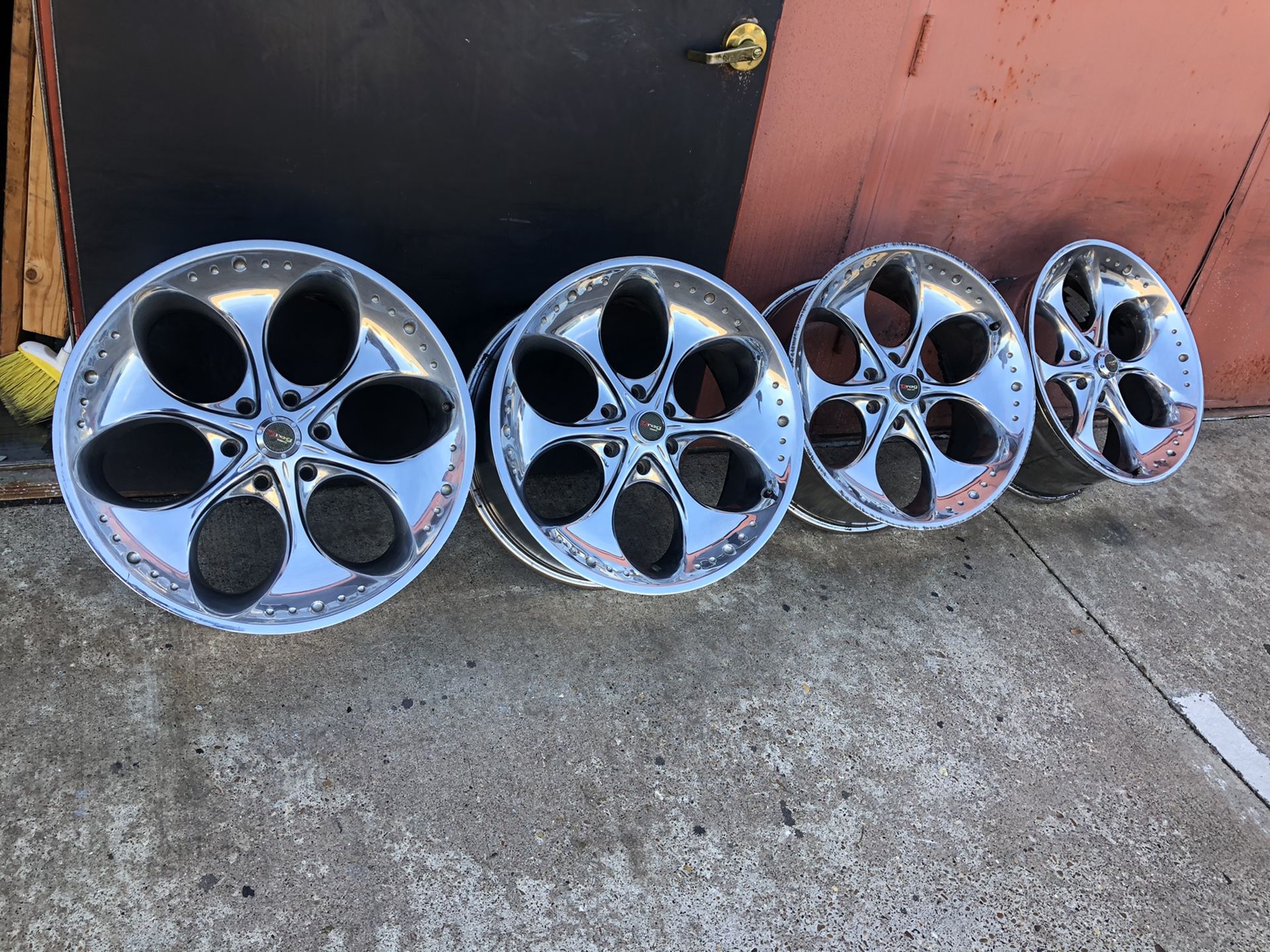 Used rims wheels 22 inch chrome after market for truck suv 6 lug bolt pattern 5.50 inch set of 4