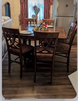 Extendable table for 6