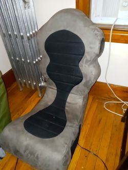 Rocking super comfy gaming chair with speakers and sound knobs. Perfect For That New Ps5