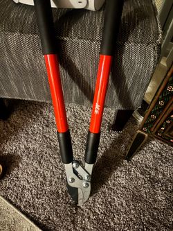Bolt cutters