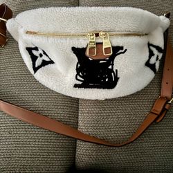 Beautiful Sherpa Bum/sling Bag LV 