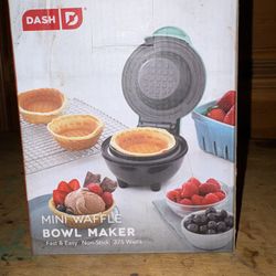 WAFFLE MAKER 