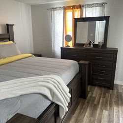 King Sized Bedroom Set For Sale 