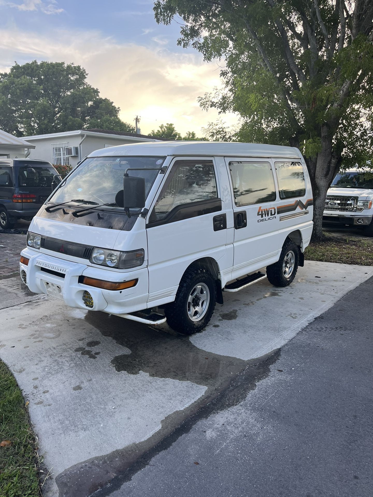 Mitsubishi Delica Starwagon 4WD MANUAL
