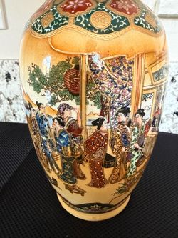 Beautiful Satsuma Beautiful Decorated Ceramic Vase