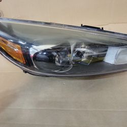 Ford Focus Headlight 