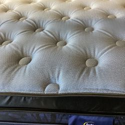Queen Size Pillow Top Mattress Serta