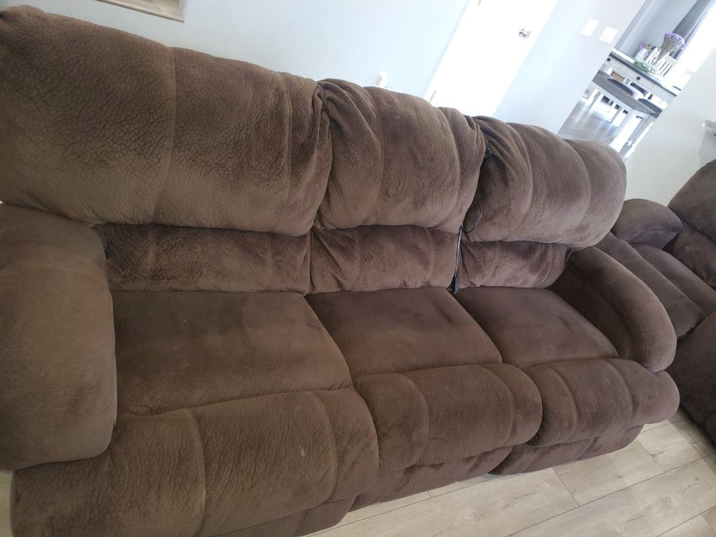 power reclining sofa set in good shape