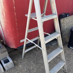Aluminum ladder