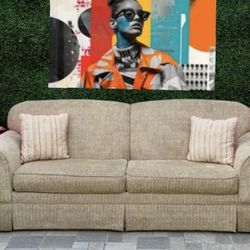 (Free Delivery 🚚) Beige Broyhill Sleeper Couch