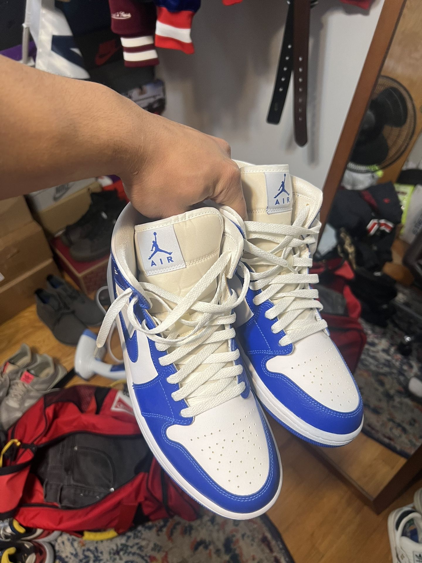 Jordan 1 Kentucky mid