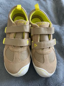 Plae Nat size 3 kids Suede sneaker