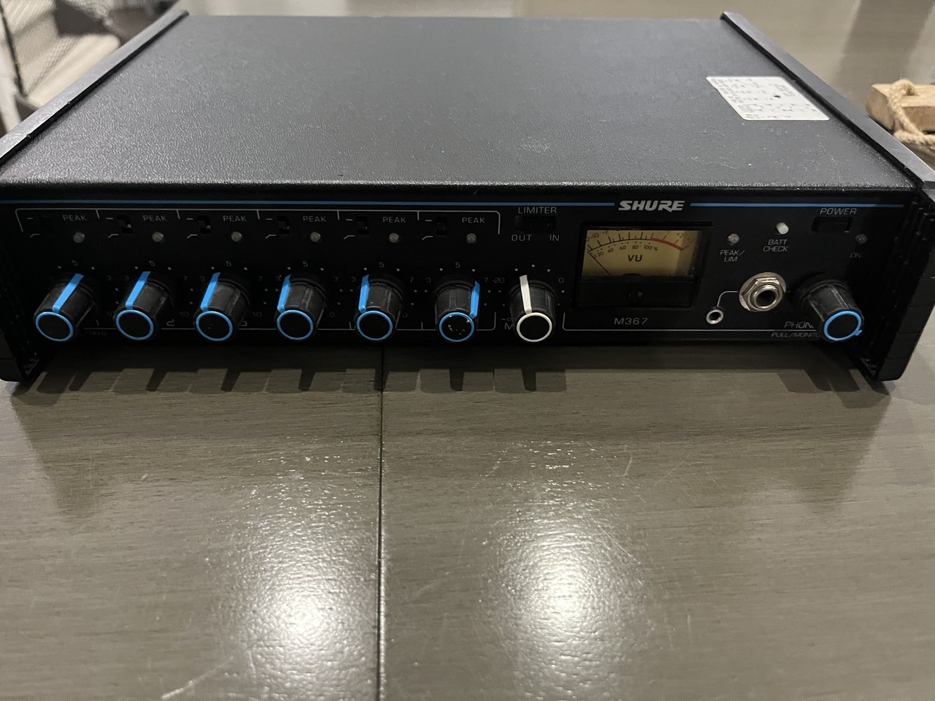 SHURE M367 Microphone Mixer