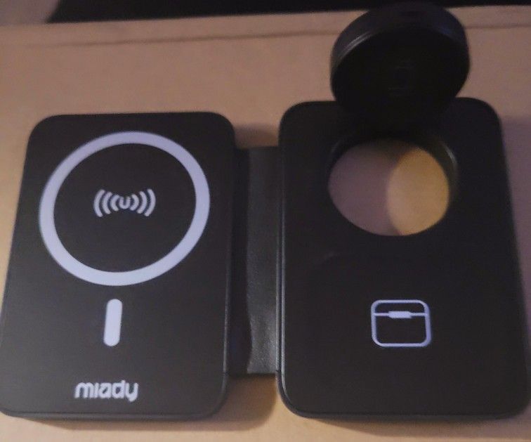 Miady 3 in 1 Foldable Wireless Charging Station