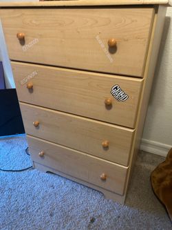 4-Drawer Dresser / Chest of Drawers – Solid & Functional
