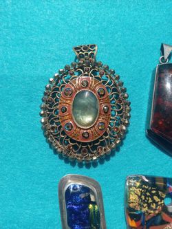 Pendants (6)
