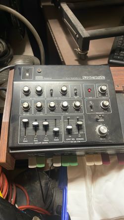 Vintage Roland synthesizer SH-1000