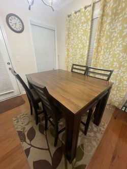 6 people Expandable Dinning table with 4 chairs  and 2 stools