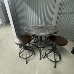Round Kitchen Table With Stools