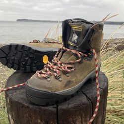LA SPORTIVA BOOTS