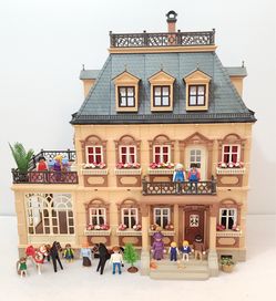 Playmobil Victorian Mansion + 12 Figures, Horses & Furniture
