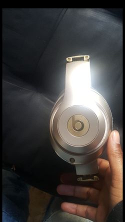 Gold solo 3 wireless beats