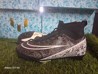 Soccer cleats us size 4youth
