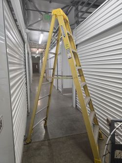 8ft Aluminum Ladder